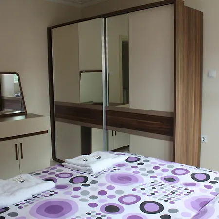 Apartment Rahal Vip 1 *